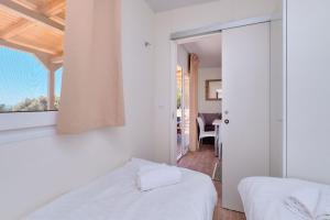 Mobile Homes and Glamping Tents Delta Marine at Campsite Poljana