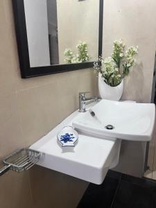 Airport home stay