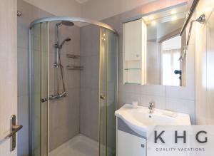Two bedroom apartment and Open plan studio in central Fiskardo