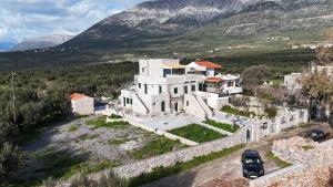 Mani Tigani View Studio