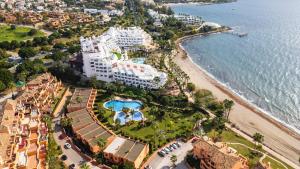 Lujoso adosado frente al mar con piscina y jardín - RIVIERA ANDALUZA 3