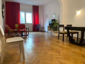 Arghezi 4 Rooms Vintage Luxury Apartment