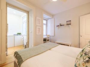 Alfama St George Castle District Fabulous 3 Bedrooms 2 Bathrooms AC Balcony 1st floor Apartment 19th Century Building