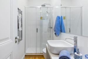 Alfama St George Castle District Fabulous 3 Bedrooms 2 Bathrooms AC Balcony 1st floor Apartment 19th Century Building