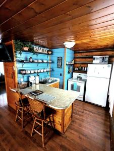 Charming Log Cabin in Tall Pines w Large Deck