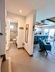Upscale Tropical Retreat 4BR in Gated Resort
