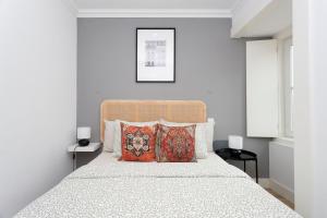 Entire Castle View Apartment in the Heart of Lisbon