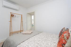 Entire Castle View Apartment in the Heart of Lisbon