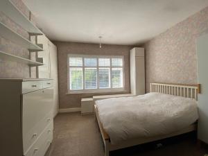 Charming Homestay, Finchley, London - For female solo travellers or females with family, couples or friends