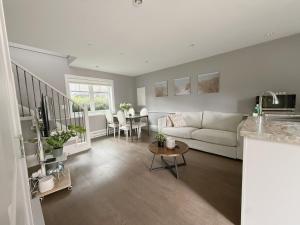 Brand New Stylish 2 bedrooms Suite in Shaughnessy