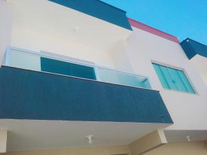 Casa Agradável Completa com 3 Quartos, 2 Banheiros e Garagem