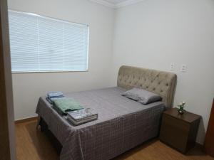 Casa Agradável Completa com 3 Quartos, 2 Banheiros e Garagem