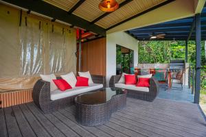 Private Luxury Villa in La Fortuna w Jacuzzi & Pool
