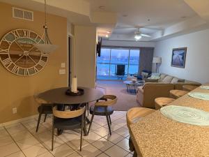 Lake Ozarks Get Away Topsider