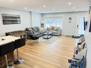Spacious 2 BR - 2 Bth House in Haysboro
