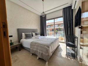 Elegant Moroccan-Style Luxury Apartment with Parking near Carré Eden Shopping Center