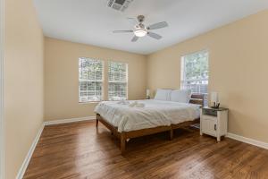 5 beds 2 bath, sleep 10