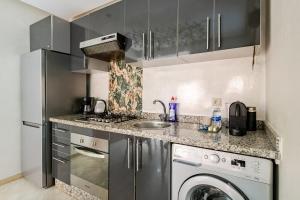 POOL, Central Location, Cosy 1BR, AC, Parking