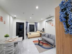 Premium Studio Retreat
