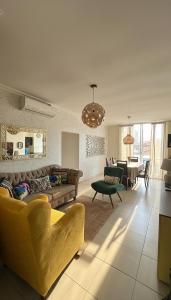 C&E ALOJAMIENTOS , Apartamentos a una calle de la Playa & Malecón