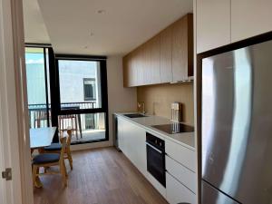 Modern 2BR 2Bath Apartment FREE PARKING Leafy Park Views