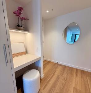 Modern 2BR 2Bath Apartment FREE PARKING Leafy Park Views