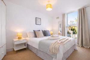Bright & Cozy Hammersmith Flat with Terrace