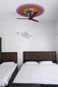 Aakarsh Hotel