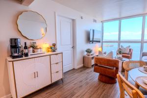 Ember Horizon Downtown Fort Myers River View