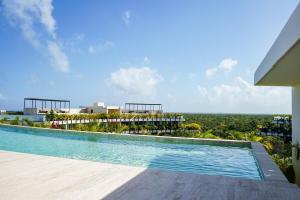 Mistiq Temple Designer Studio 6 PoolsGym & Wifi