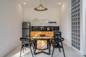 Nooky 2 - PROMO Seminyak - 2 BDR - Brand NEW Villa - HUGE Pool