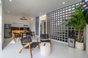 Nooky 2 - PROMO Seminyak - 2 BDR - Brand NEW Villa - HUGE Pool