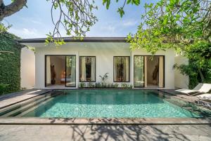 Mimosa 2BR Villa with Private Pool Close to the Beach