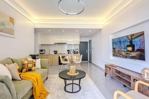 Cozy Haven Lavington - Heated Pool and Gym