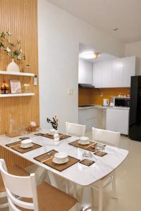 Modern Two-Bedroom Apartment near Airport and Aeon Mall