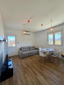 Entire spacious apartment with free parking