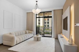 Ellington Luxury 1BR - Pool Views