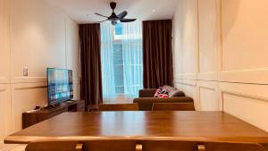 Luxury three bedroom apartment by Sky Suite