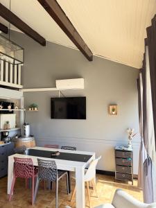 Maison cosy, 100m des plages, wifi, parking privé