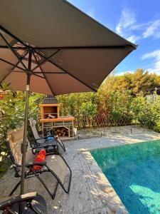 London Pool Luxury Villa