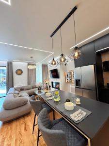 London Pool Luxury Villa