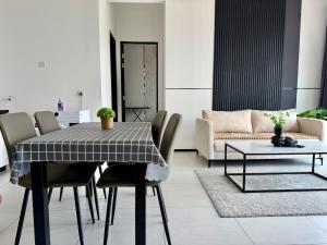 Urban Suites #Luxury Leisure #5min drive to town #Infinity Pool #Local Neighborhood #Convenient store
