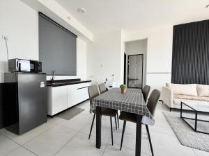 Urban Suites #Luxury Leisure #5min drive to town #Infinity Pool #Local Neighborhood #Convenient store