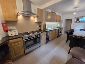 HARU RESIDENCE, Close to Tower Bridge, 6 bed House can sleep up to 16 peo