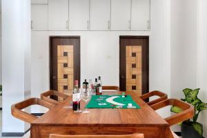 Casa Gulmohar 7BHK by Hottley