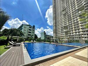 Designer 2 BR Condo in Quezon City for Groups