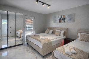 DINLUX Luxury Apartment