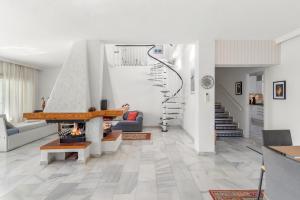 Pool, Sea Views And Privacy V208