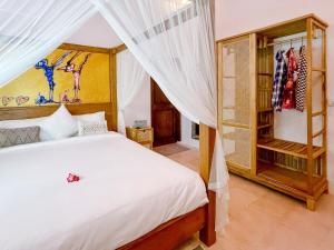 Villa Manatee - 2BR Family Oasis in Central Bingin