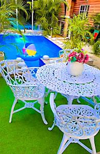 rustic cabin with private pool